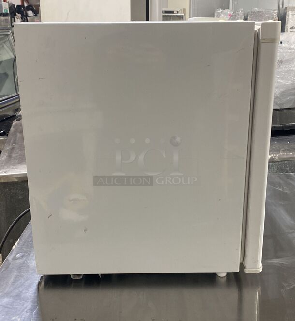 Frigidaire counter top refrigerator
 - Image 3 of 6