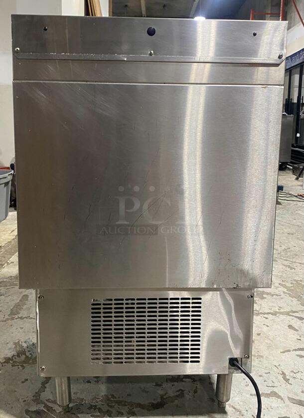 Glastender ST24-S Flat Top Bottle Cooler, Shallow Well, 24"W X 24"D
 - Image 4 of 6