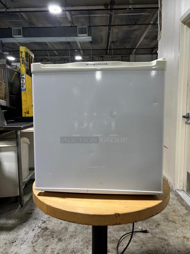 Frigidaire - 1.6 Cu. Ft. Mini Fridge - White
 - Image 5 of 5