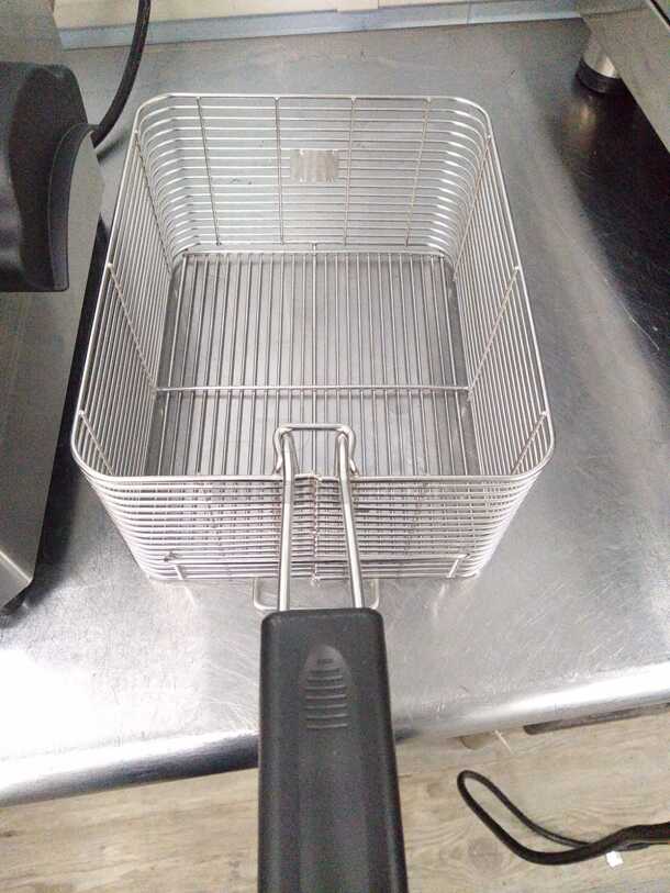 Dukers DCF10E One Basket Electric Fryer One Basket Electric Countertop Fryer - Image 7 of 9