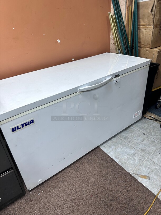 Late Model Ultra Commercial Chest Freezer 17 Cu Ft 115 Volt Large Size Tested and Working! - Image 1 of 5