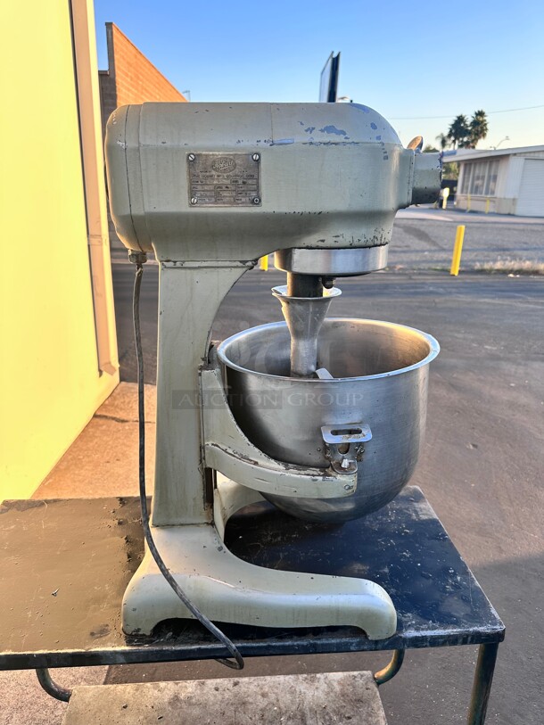 Certified Working Hobart A200 20 Qt Dough Mixer 115 Volt With Attachments - Image 5 of 5