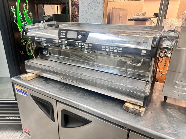Excellent Condition 2017 Nuova Simonelli Aurelia II 4 Group Commercial Expresso Machine 220 Volt 1 Phase Tested and Working! - Image 2 of 10