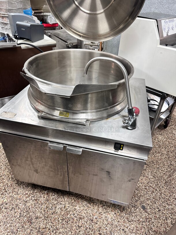 Late Model Cleveland KDM-40-T 40 gal Steam Kettle - Power Tilt, 2/3 Jacket, Direct Steam Natural Gas - Image 1 of 9