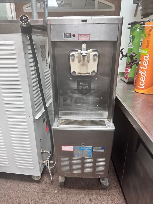 Taylor 321-27 Single Ice Cream Yogurt Commercial Soft Serve Machine 220 Volt - Image 2 of 9
