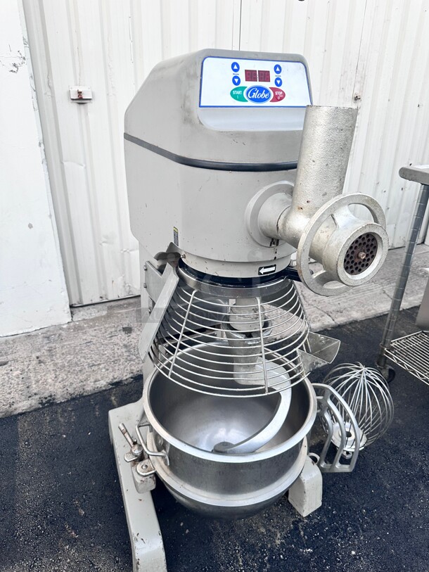Late Model Globe SP40 40 qt Commercial Heavy Duty Planetary Dough Mixer - Floor Model, 2 hp, 220v, 3ph NSF Tested and Working  - Image 3 of 10