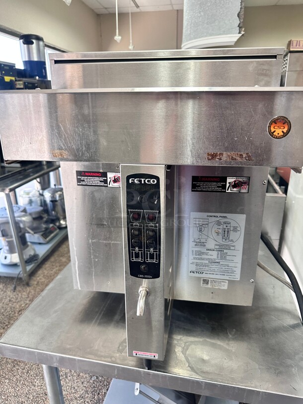 Excellent Condition Fetco CBS-2232  Twin Coffee Brewer  120/240V, 3500-4600W Tested and Working - Image 1 of 6