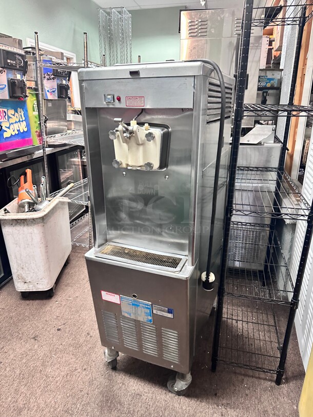 Taylor Softech Freezemaster Ice Cream Machine 321-27 220 Volt 1 Phase missing parts  - Image 6 of 9