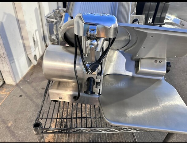 Certified Working Globe 500 10 inch Commercial Manual Electric Food Slicer - Medium Duty - .33 HP 115 Volt - Image 6 of 7