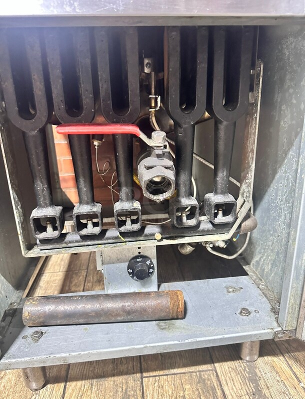 Like New Main Street Equipment Natural Gas 70-100 lb. Stainless Steel Floor Fryer - 150,000 BTU - Image 8 of 8