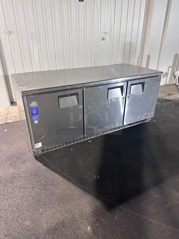 Certified Working Everest  72 inch Triple Door Undercounter Reach-in Refrigerator Stainless interior & exterior 115 Volt - Image 3 of 8