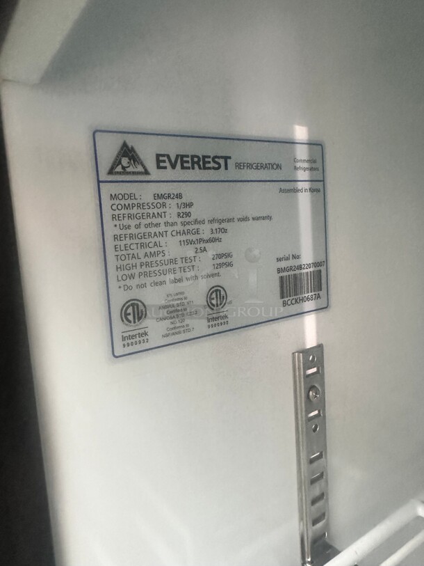 Excellent Condition Everest EMGR24B 28" One Section Glass Door Merchandiser - (1) Right Hinge Door, Black, 115v Tested and Working! - Image 9 of 9