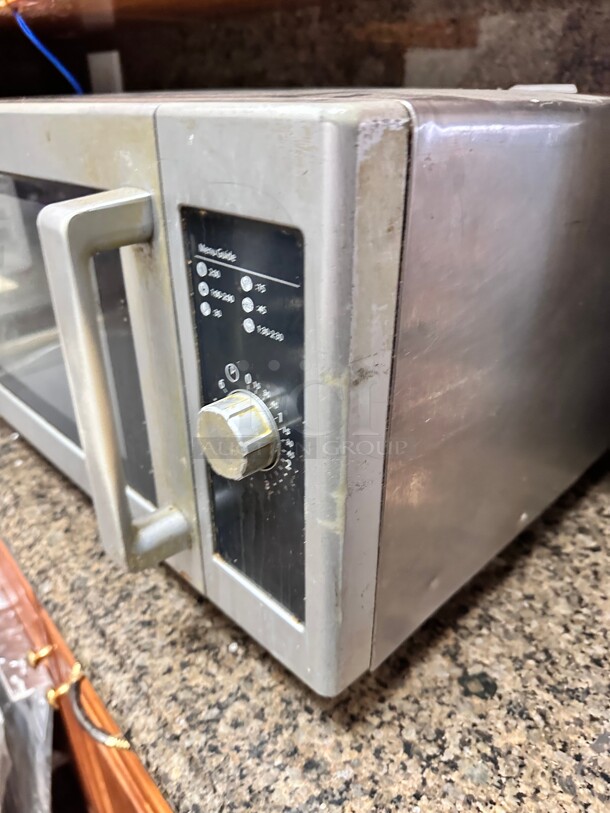 Amana RMS10DS 1000w Commercial Microwave w/ Dial Control, 120v Working  - Image 6 of 7