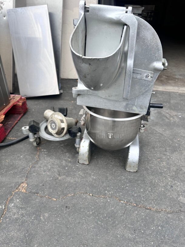 20 Quart Thunderbird Planetary Mixer ARM-02 115 Volt Working - Image 7 of 10