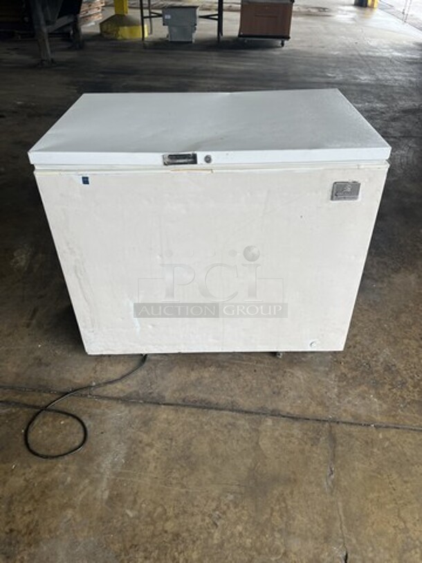 Kelvinator Chest Freezer! 115V 1 Phase! - Image 1 of 5