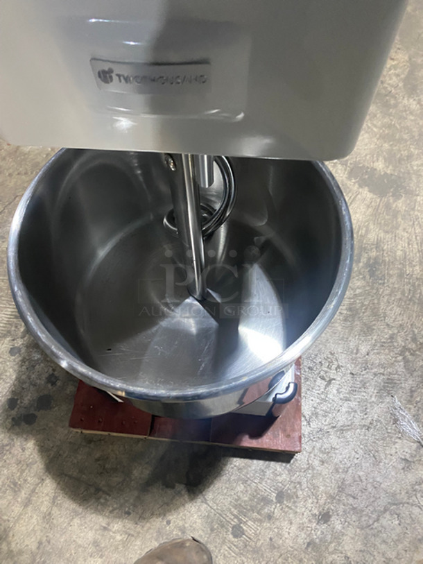 Two Thousand Commercial Floor Style Spiral Dough Mixer! With Spiral Attachment! Stainless Steel Mixing Bowl And Bowl Guard! Model: HS20S 220V 60HZ - Image 5 of 7