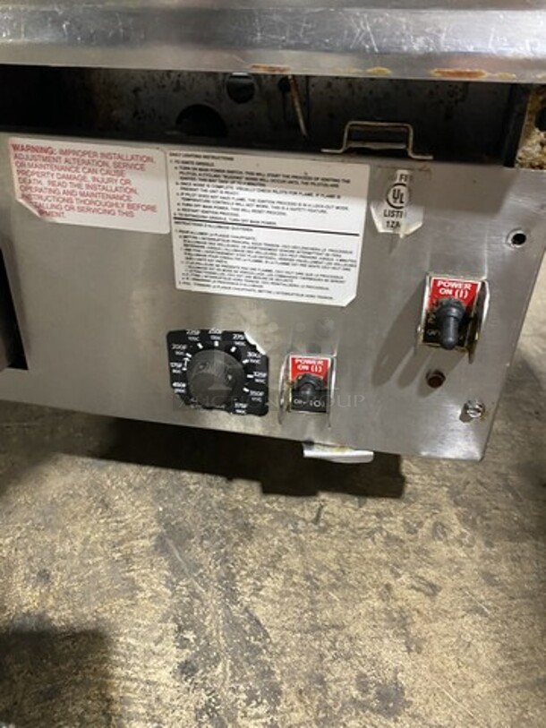 AWESOME! Lang Commercial Countertop Natural Gas Powered 60 INCH Mirror Shine Flat Top Griddle! With Thermostatic Controls! Built In Hood! With Back And Side Splashes! All Stainless Steel! On Legs! MODEL 2460SCHENSH - Image 8 of 9