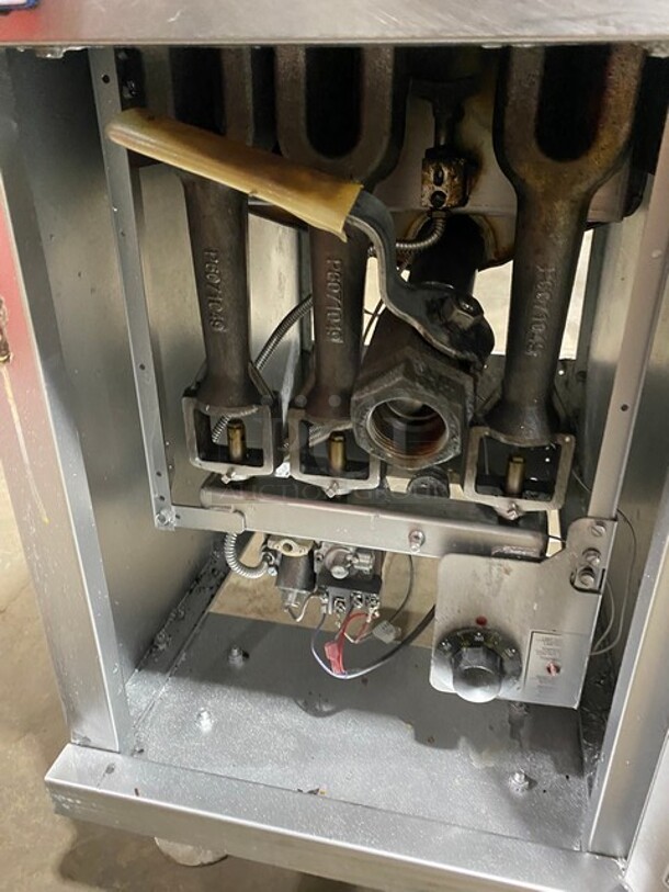 Pitco Commercial Natural Gas Powered Deep Fat Fryer! With 2 Metal Frying Baskets! All Stainless Steel! On Legs! MODEL: 35C SN: G14KD063735 - Image 7 of 9