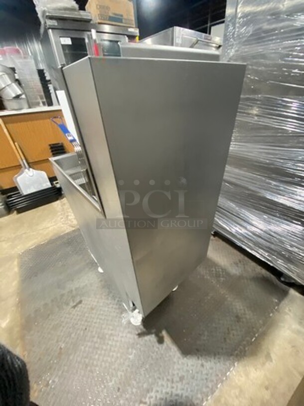 Pitco Commercial Natural Gas Powered Deep Fat Fryer! With 2 Metal Frying Baskets! All Stainless Steel! On Legs! Model: 35C SN: G14KD063719 - Image 4 of 9