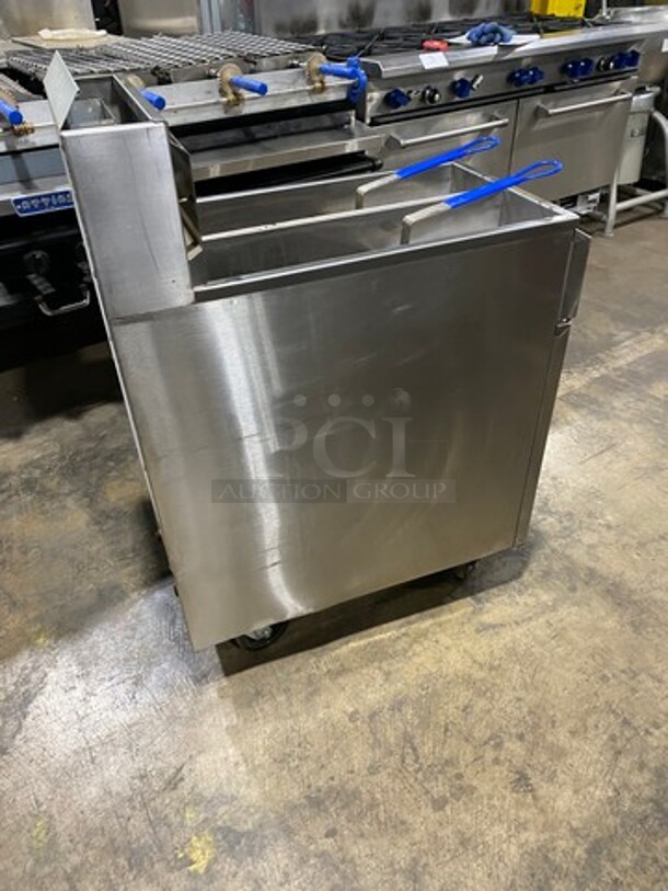 WOW! LATE MODEL! 2021 Sierra Commercial Natural Gas Powered Deep Fat Fryer! With 2 Metal Frying Baskets! With Backsplash! All Stainless Steel! On Casters! SN: 8102179082 - Image 4 of 10