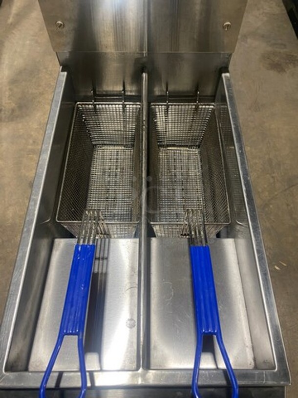 WOW! LATE MODEL! 2021 Sierra Commercial Natural Gas Powered Deep Fat Fryer! With 2 Metal Frying Baskets! With Backsplash! All Stainless Steel! On Casters! SN: 8102179082 - Image 8 of 10