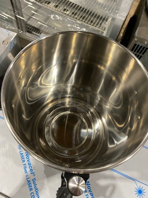 NEW! IN THE BOX! Adcraft Commercial Countertop Water Boiler/ Hot Water Dispenser! 40 Cup Capacity! Stainless Steel! Model: WB40 120V - Image 5 of 9