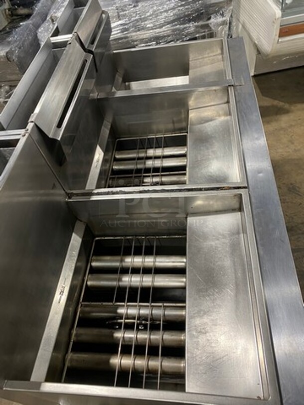 WOW! Vulcan Commercial Natural Gas Powered 3 Bay Deep Fat Fryer! All Stainless Steel! On Casters! Model: 3GR65F SN: 481533671 - Image 5 of 11