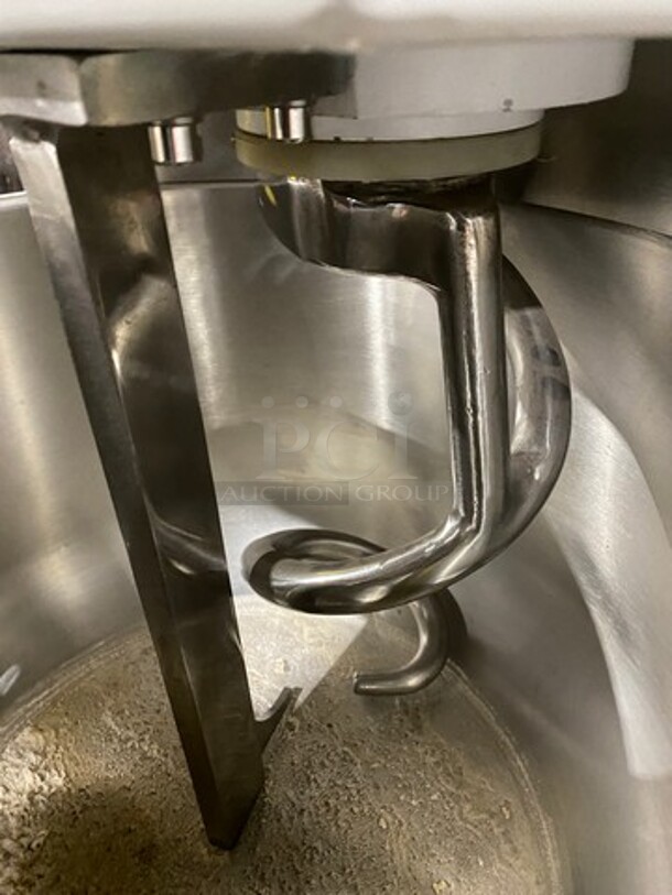 WOW! Two Thousand Commercial Floor Style Spiral Dough Mixer! With Spiral Hook Attachment! Stainless Steel Mixing Bowl And Bowl Guard! Model: HS40AD SN: 1907001 220V - Image 5 of 8