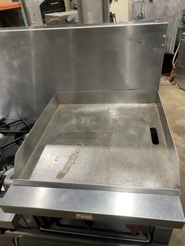 Sweet! LATE MODEL! Vulcan Commercial Natural Gas Powered 6 Burner Stove! With Right Side Flat Griddle & Cheese Melter Combo! Griddle Has Side Splashes! With Raised Back Splash! With 2 Oven Underneath! All Stainless Steel! Working When Removed! - Image 6 of 12