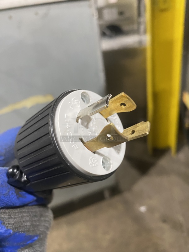 MANITOWOC Stainless Steel Ice Machine! On Legs! Model IYT1900A-261 Serial 1120464340 208-230V/60Hz/ 1 Phase - Image 10 of 10