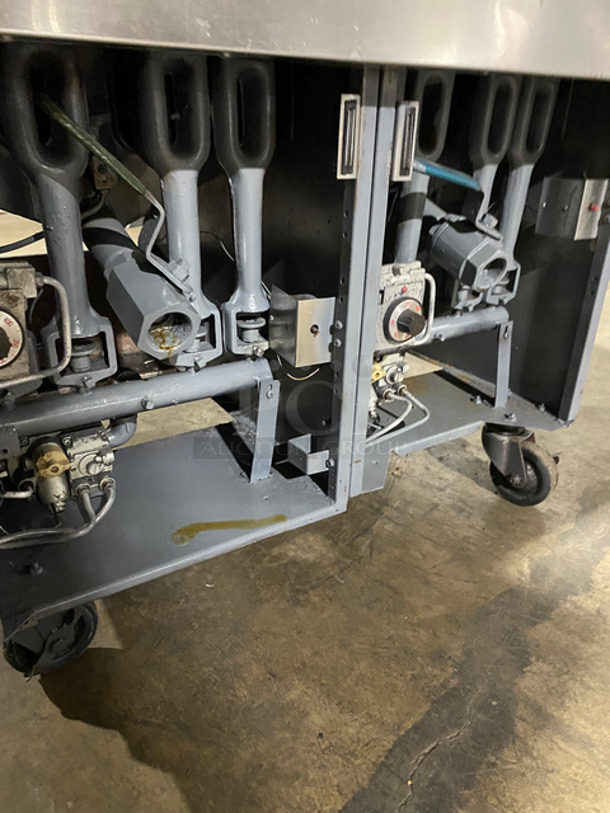 Pitco Frialator Commercial Natural Gas Powered 2 Bay Deep Fat Fryer! With Back Splash! With 4 Metal Frying Baskets! All Stainless Steel! On Casters! - Image 9 of 10