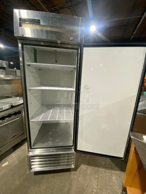 True Commercial Single Door Reach In Refrigerator! Solid Stainless Steel! On Casters! Model: T23 SN: 13232381 115V 60HZ 1 Phase - Image 5 of 9