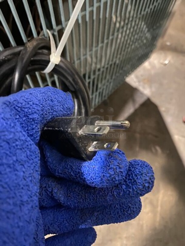 Leader Commercial 3 Door Under The Counter/ Work Top Cooler! With Poly Coated Racks! All Stainless Steel! On Casters! Model: LB72S/C SN: GA09M1922 115V 60HZ 1 Phase - Image 8 of 8