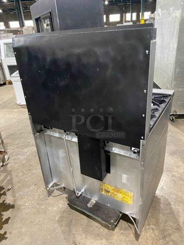 US Range Commercial Natural Gas Powered 6 Burner Stove! With Raised Back Splash! With Oven Underneath! All Stainless Steel! On Legs! - Image 4 of 9