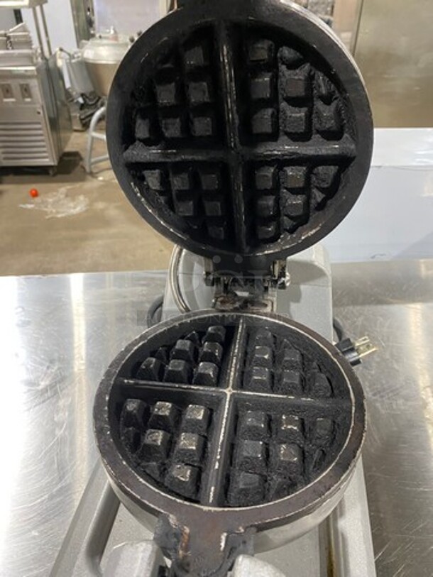 Waring Commercial Countertop Waffle Maker! - Image 5 of 8