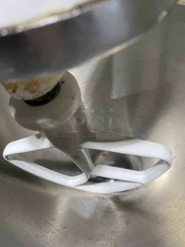 Kitchen Aid Counter Top Planetary Mixer! Model KSM90! With Bowl & Paddle! 115V 1 Phase!  - Image 7 of 8