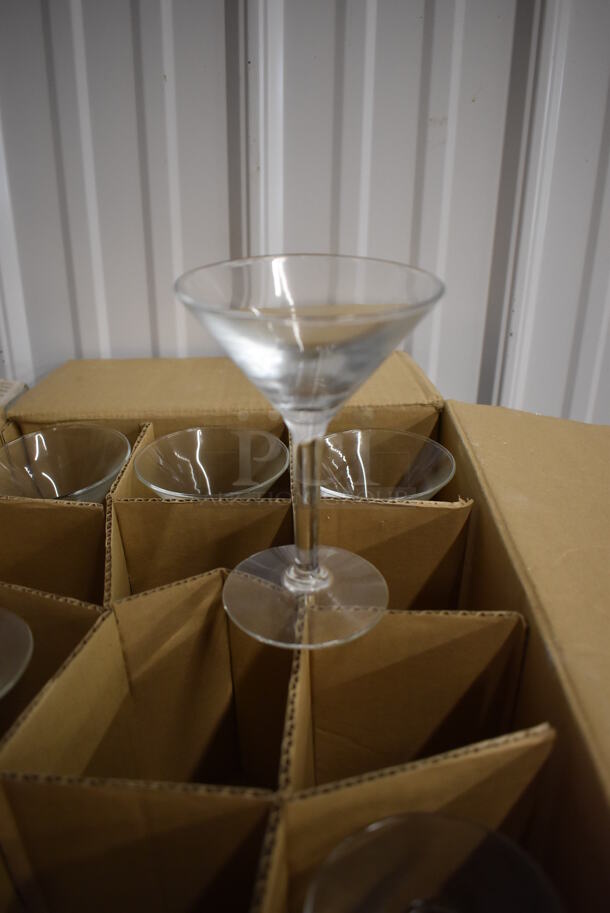 31 BRAND NEW IN BOX! Oneida H037524 4.5 oz Martini Glasses. 4x4x5.5. 31 Times Your Bid!
