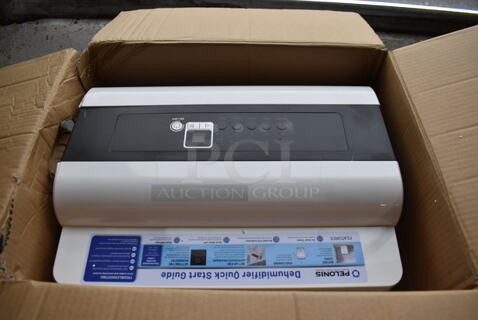 IN ORIGINAL BOX! Pelonis PAD40C1AWT ENERGY STAR 40 Pint Dehumidifier. 120 Volts, 1 Phase. 15x10.5x19