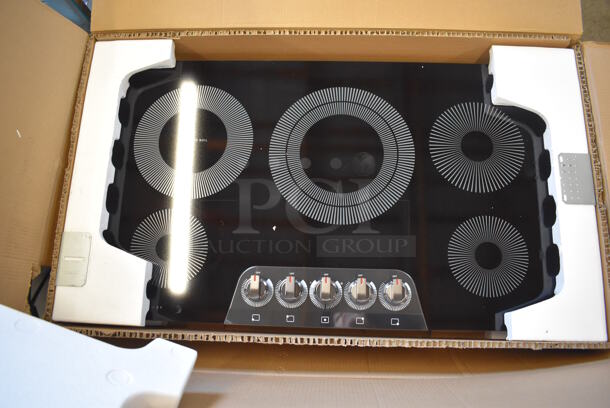 BRAND NEW SCRATCH AND DENT! Frigidaire Electrolux GCCE36870AD Stainless Steel Drop In 36" Gas Powered 5 Burner induction Cooktop Range. - Image 1 of 7