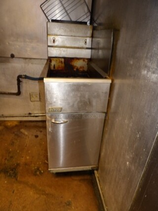 Pitco 40D Natural Gas 40-45lb Stainless Steel Floor Fryer, used for Frying Fish