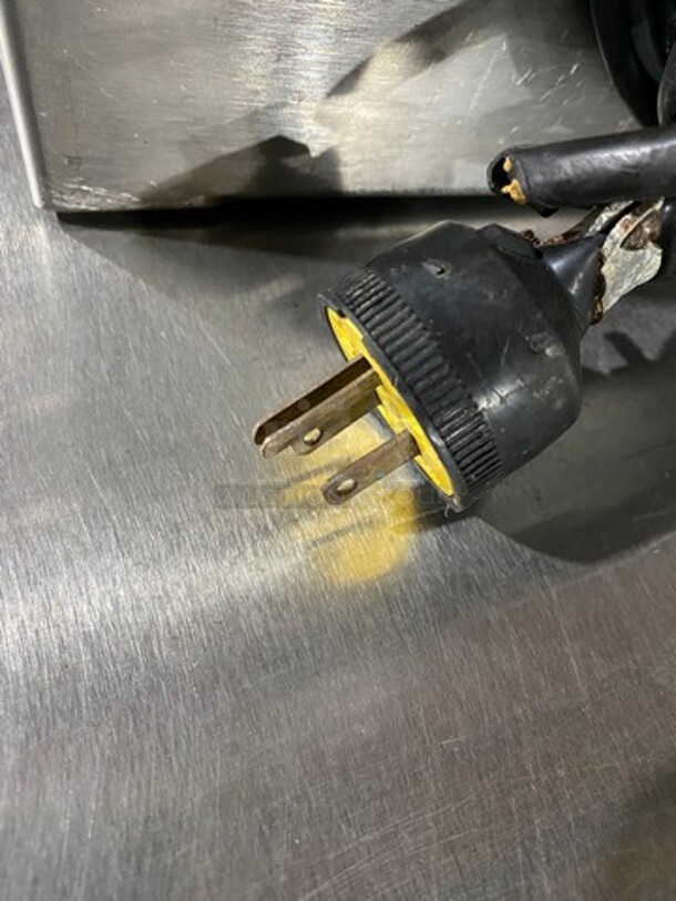 Globe Commercial Countertop Deli/ Meat Slicer! All Stainless Steel! Model: 775 SN: 776105 - Image 9 of 9