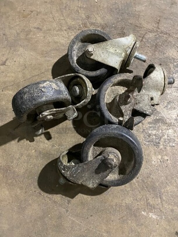 True Commercial 3 Door Reach In Cooler Merchandiser! With View Through Doors! Poly Coated Racks! Stainless Steel Body! Model: TS72G SN: 5254946 115V 60HZ 1 Phase - Image 5 of 12