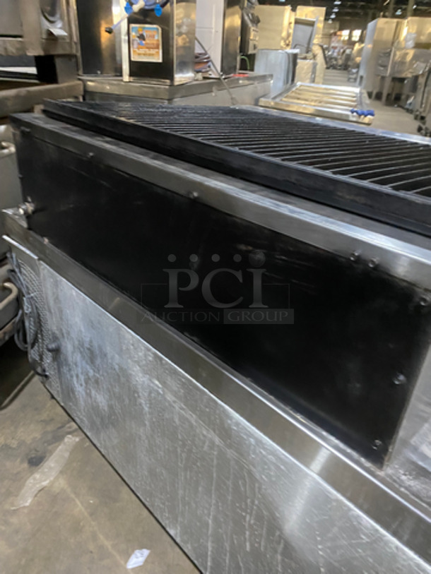 Radiance Commercial Countertop Natural Gas Powered Char Broiler Grill! 6 Burners! Stainless Steel Body! - Image 4 of 8