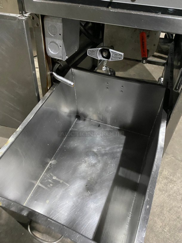 Henny Penny Pressure Fryer 500! With Frying Basket! Electric! All Stainless Steel! On Casters! Model: 500 SN: EB051HH 208V 60HZ 3 Phase - Image 8 of 10