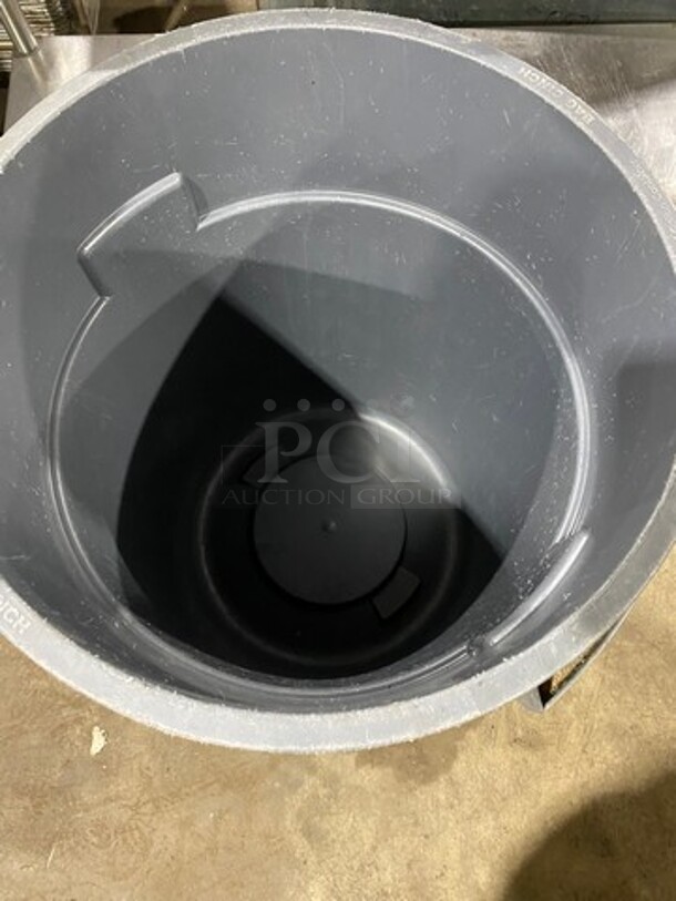 Huskee Commercial White Poly Trash Can! 2x Your Bid! - Image 4 of 5