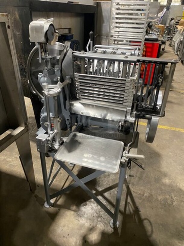 Nice! Berkel Heavy Duty Commercial Automatic Meat & Cheese Slicer/Stacker! Model 170D Serial 180D424! 120V 1 Pase!  - Image 3 of 11