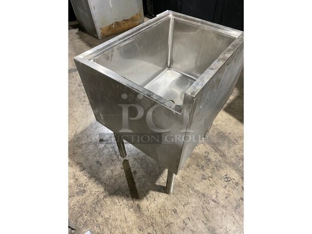 L&J! Stainless Steel Commercial Ice Bin! Under the Counter! On Legs! - Image 4 of 6