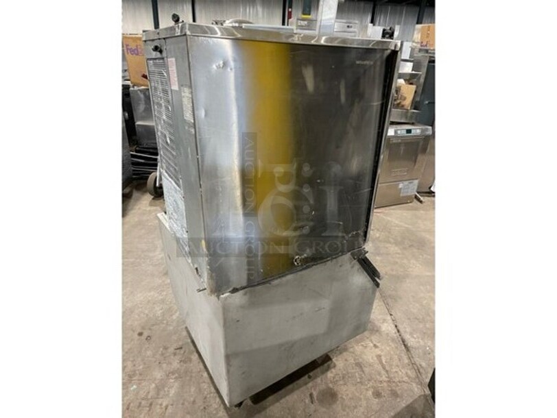 Hoshizaki Commercial AIR COOLED 500LBS Ice Making Machine! On Ice Bin! All Stainless Steel! Model KM500MAH Serial M13122C! 115/120V 1Phase! On Legs! - Image 4 of 8
