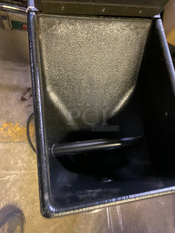 Bunn-O-Matic Commercial Countertop Gourmet Coffee Grinder! Model: G2-T SN: G200003184 120V 60HZ 1 Phase - Image 5 of 9