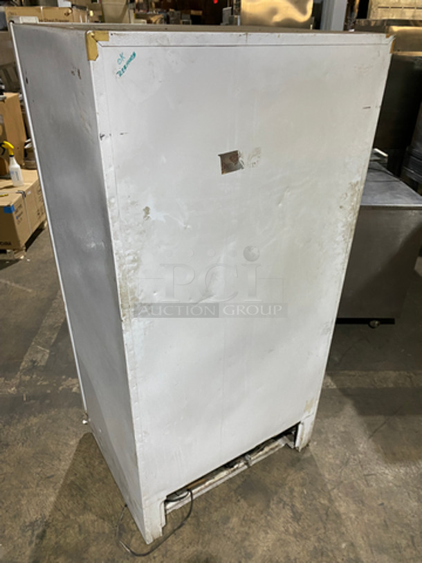 General Electric Commercial Single Door Reach In Freezer! With Shelves And Poly Coated Racks! Model: FUF17DACRWH SN: TT168914 100/115V 50/60HZ - Image 3 of 7